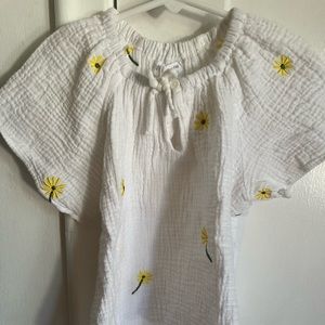 ZARA NEW without tags, little girl daisy embroidered blouse. Size 4-5.